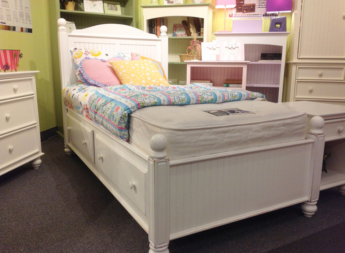 Bedroom Source Collection Rockport storage bed