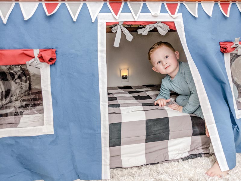 Maxtrix bed with decorative tent curtains