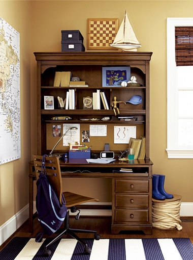 Smartstuff Classics 4.0 Saddle Brown Desk with Hutch